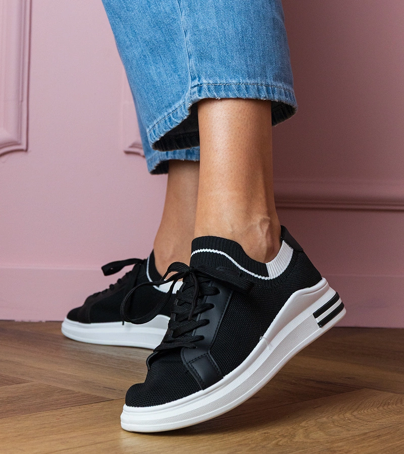 Černé dámské tenisky na platformě se šněrováním Selinda