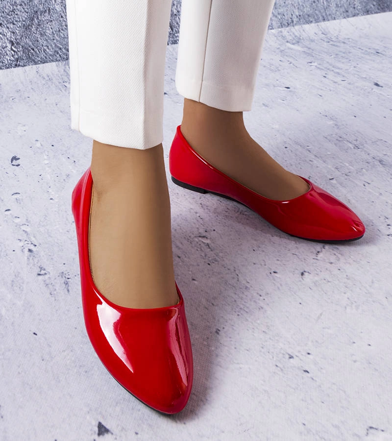 Červené klasické lakované baleríny značky Méthot