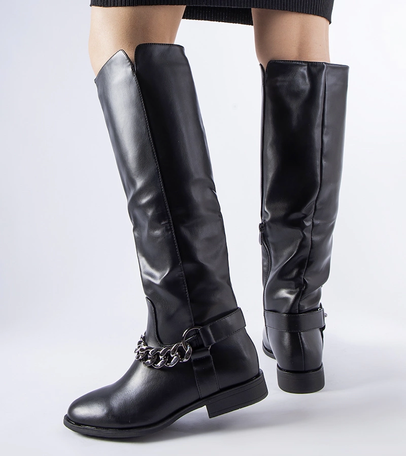 Černé zateplené kozačky s řetězem Millies