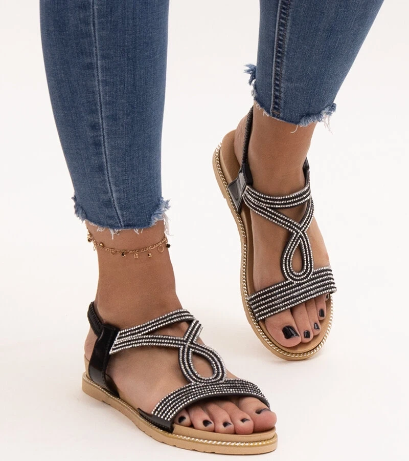 Černé sandály zdobené zirkony od Detila