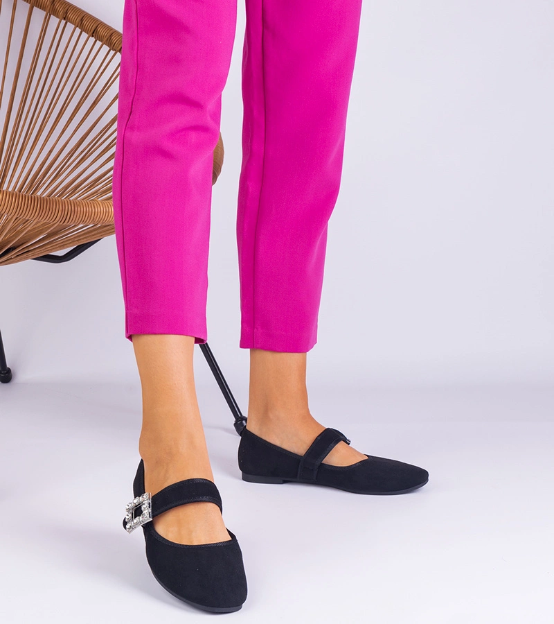 Černé balerínky zdobené sponou s krystalky Demetra