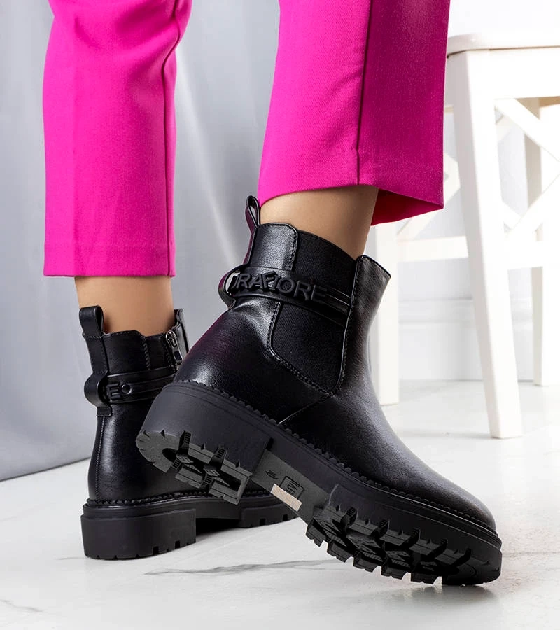 Černý boty izolovaný Sanso