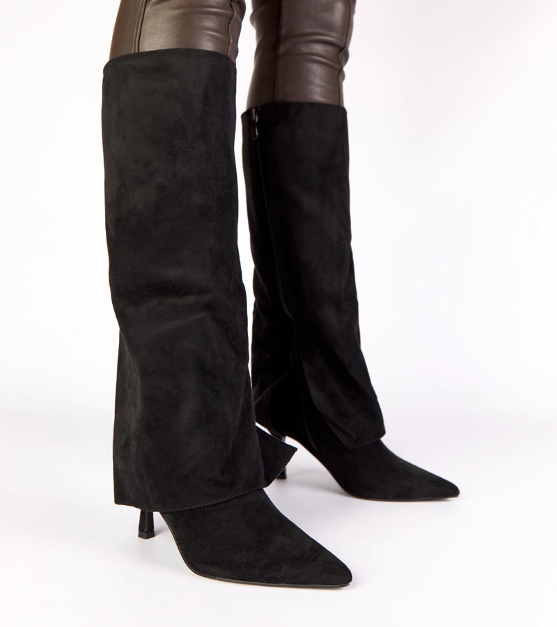 Černé kozačky na jehlovém podpatku z eko semiše Beria