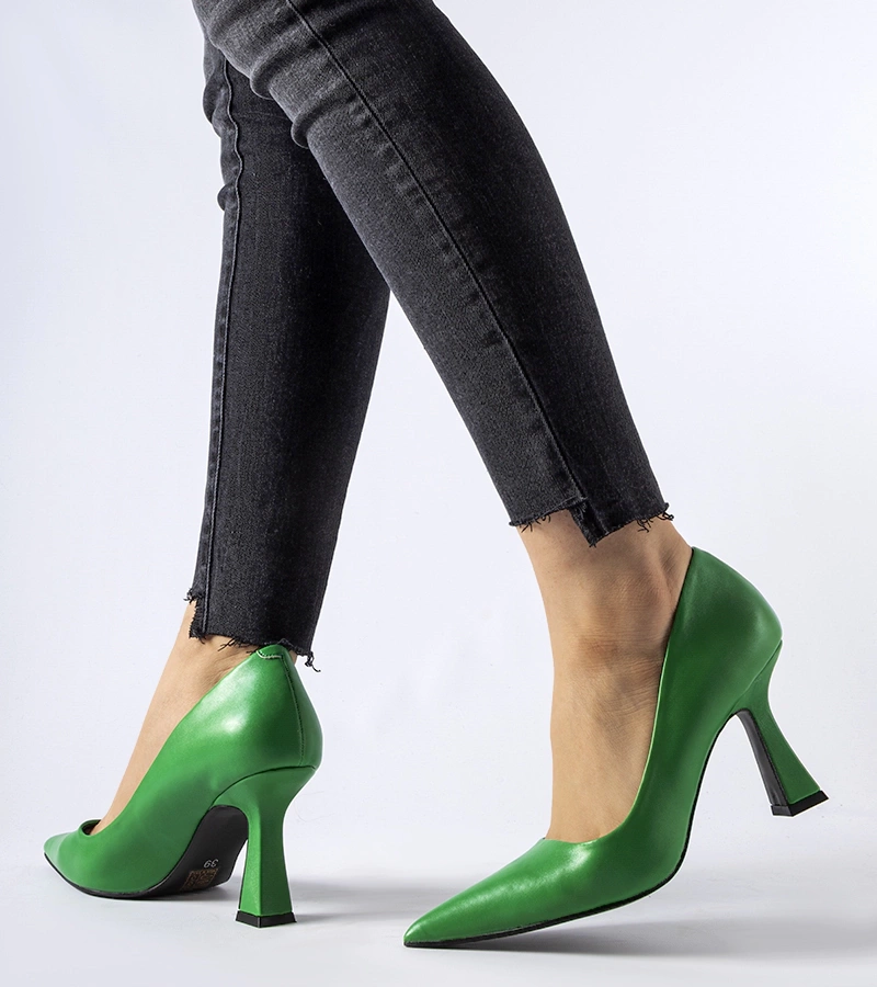 Zelené černé na asymetrickém podpatku Tore.