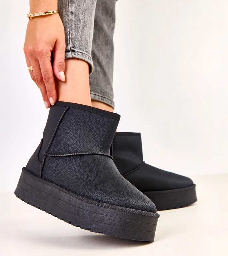 Černé nízké sněhule na platformě z eko kůže Reinol