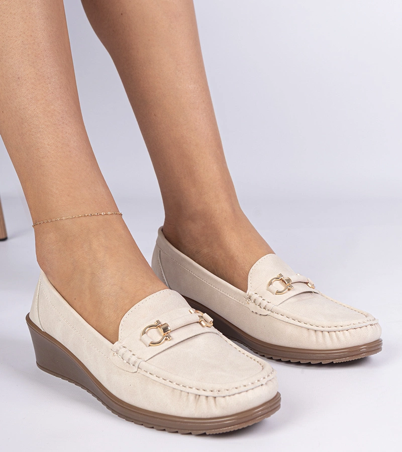 Dámské krémové mokasíny na klínku s matnou úpravou Sambada
