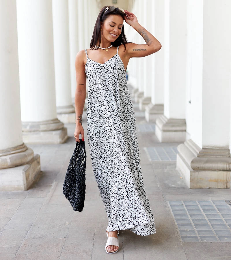 Černé šaty volného střihu od značky Giona