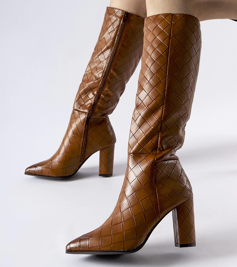 Hnědé holínky zdobené křížovým prošíváním Brannon.