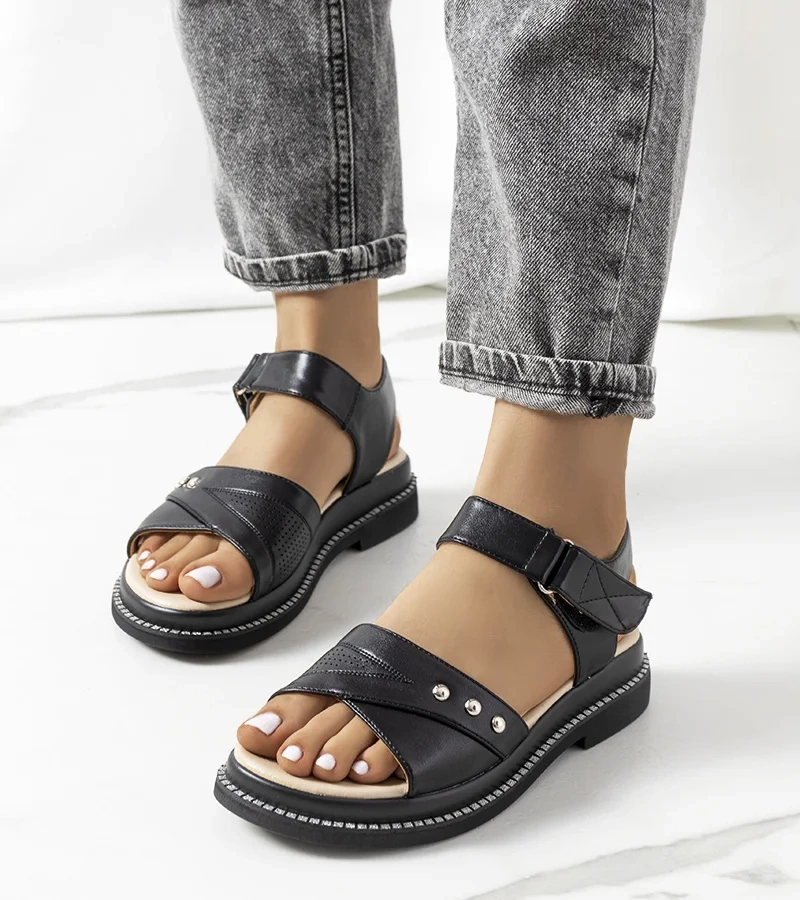 Černé sandály na platformě Meis