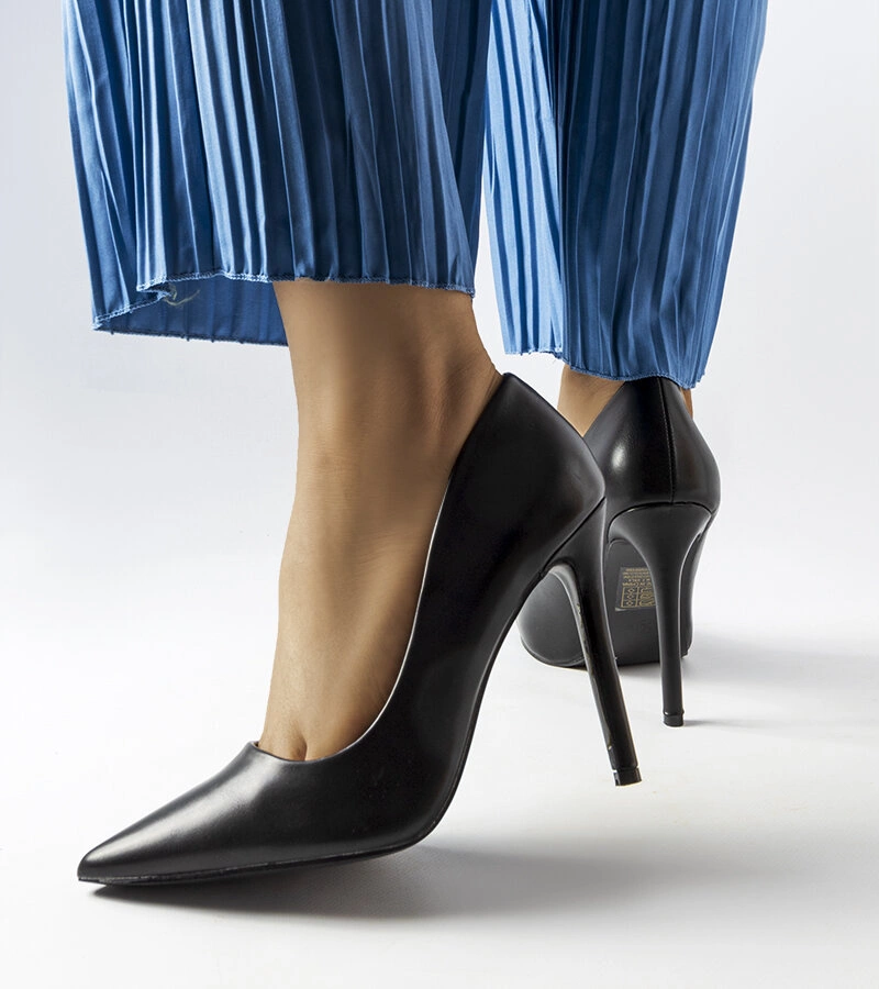 Černé klasické jehlové podpatky Delis