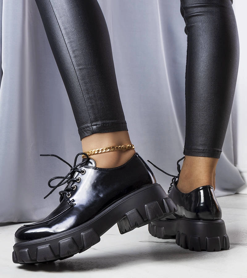 Černé lakované boty Lynn