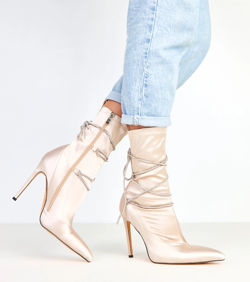 Šampaňské saténové kotníkové boty na jehlách zdobené kamínky Tolnai