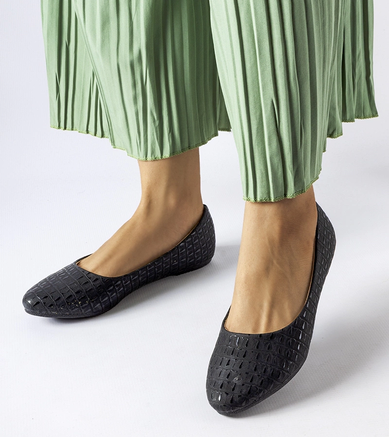 Černé baleríny s reliéfem od Natalino