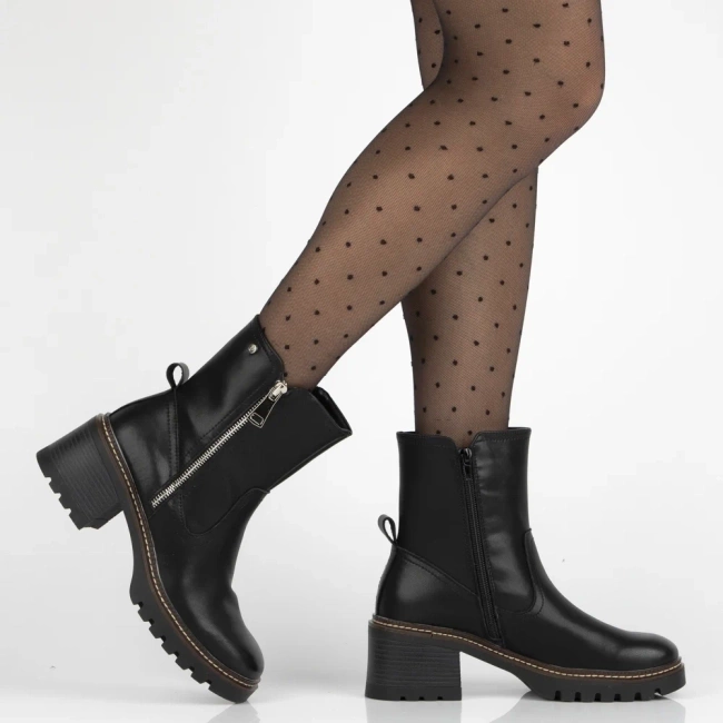 Černé kotníkové boty na podpatku z přírodní kůže Brenda