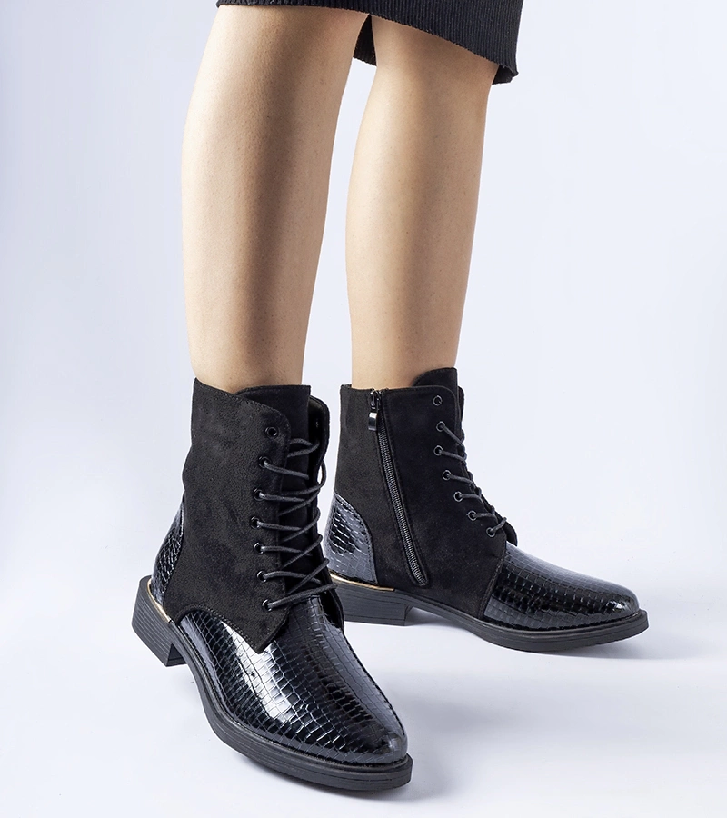 Černé lakované zateplené botky Rosetta