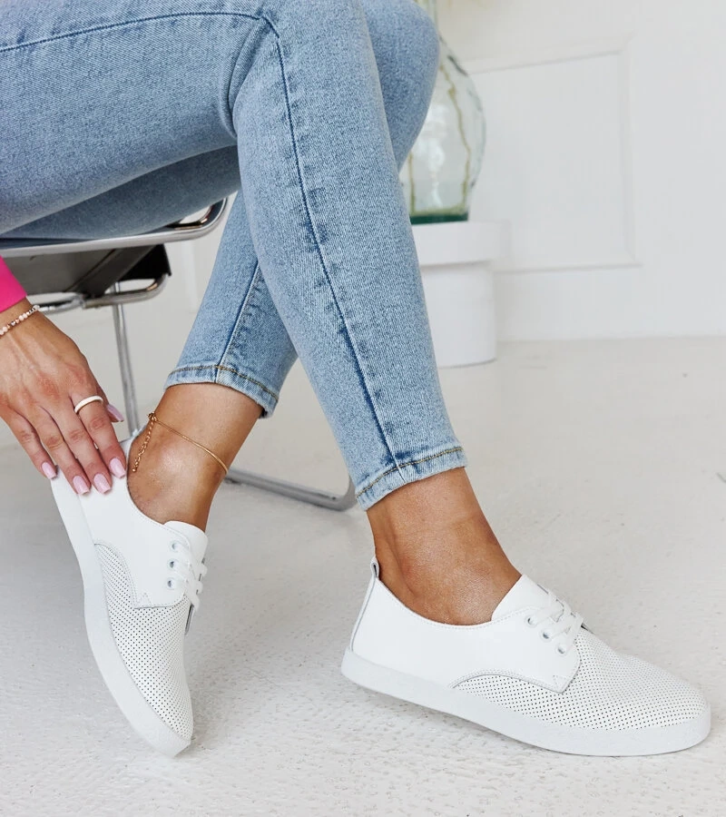 Bílé klasické kožené tenisky Radwa