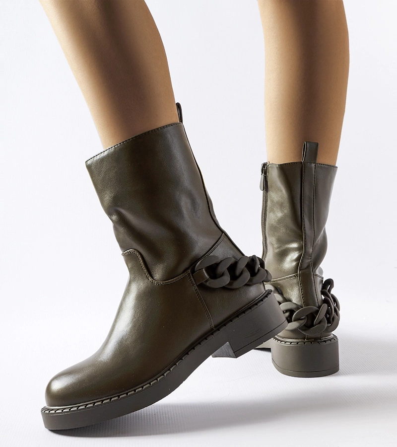 Zelené zateplené botky s řetězem Linera