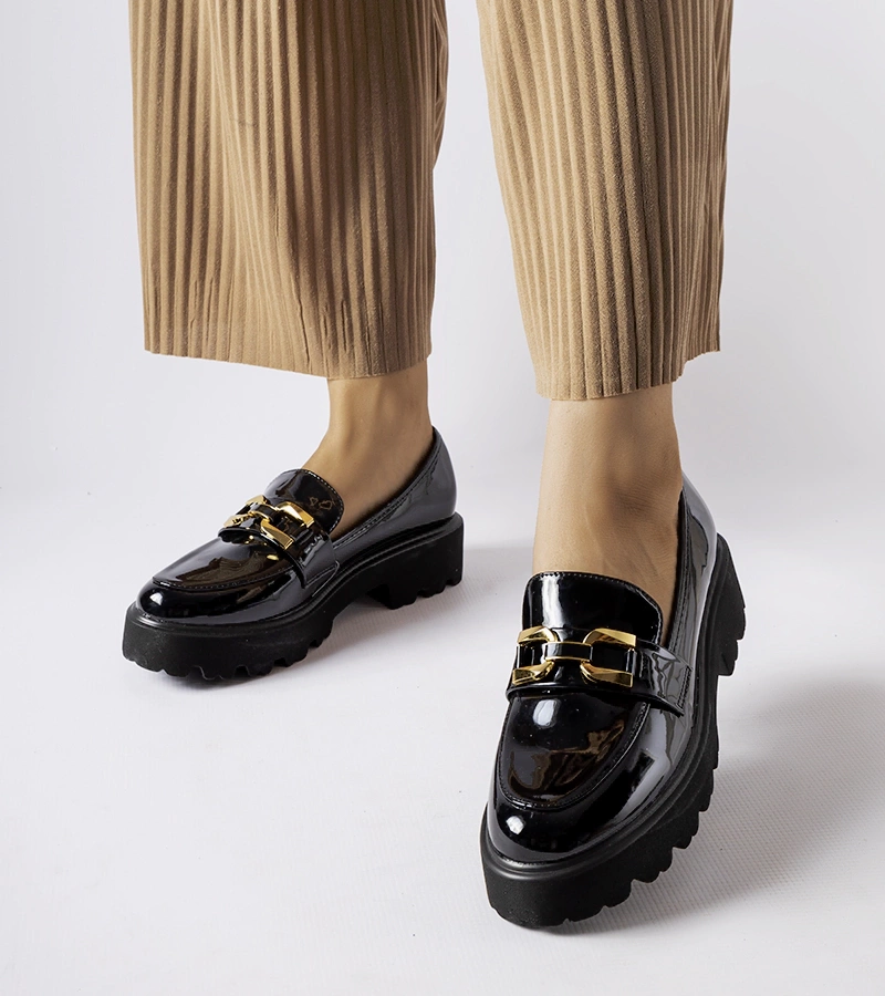 Černé lakované polobotky Clay