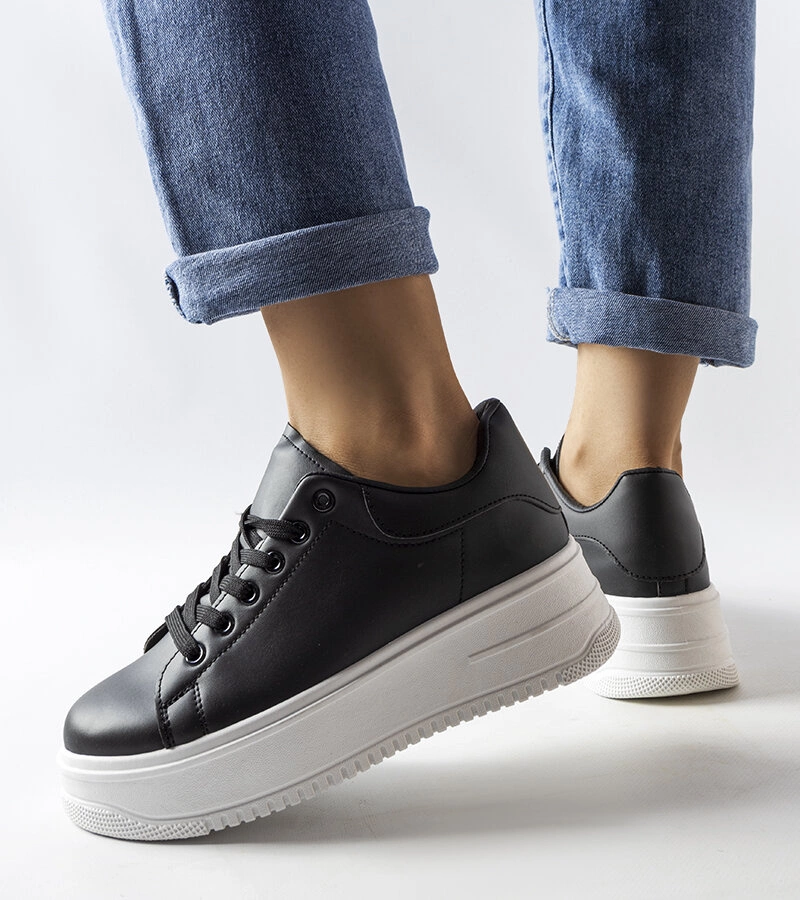 Černé tenisky na platformě od Holante