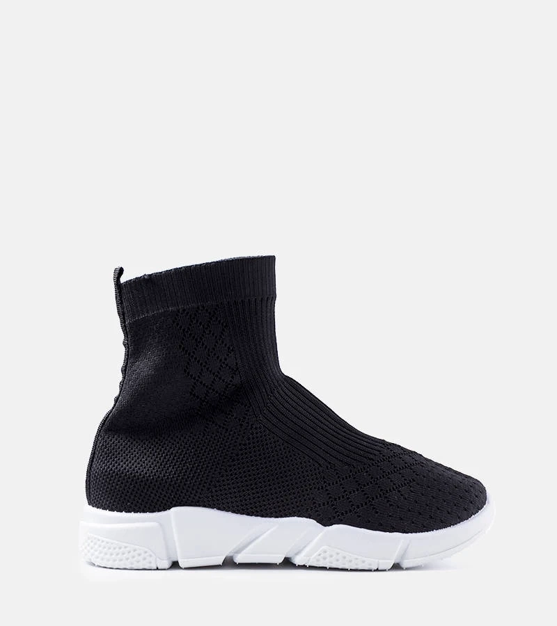 Černé tenisky s ponožkovým svrškem od značky Olot