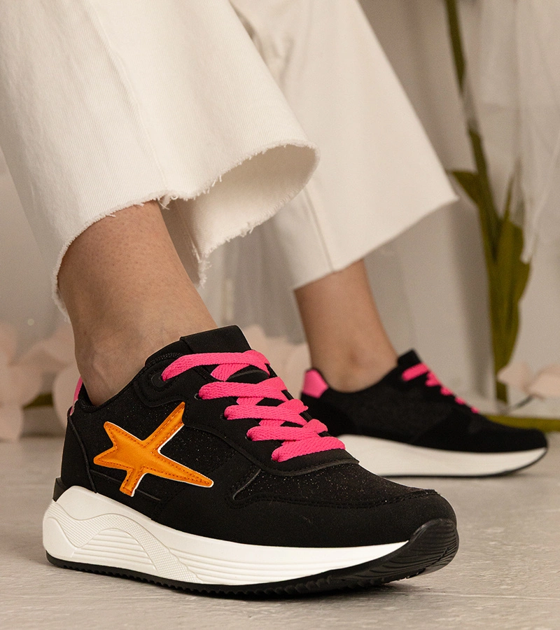 Černé dámské sportovní tenisky s flitry Kaletti