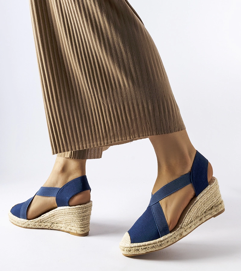 Námořnicky modré sandály na platformě Seda