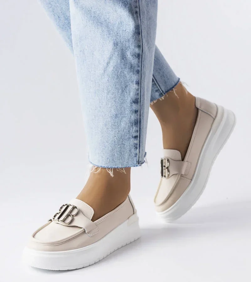 Béžové mokasíny na hrubé podrážce značky Vinceza