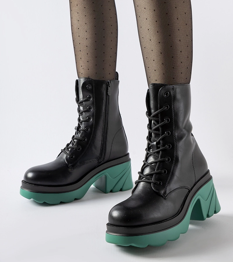 Černé zateplené pracovní kalhoty na mořském sloupku Cost