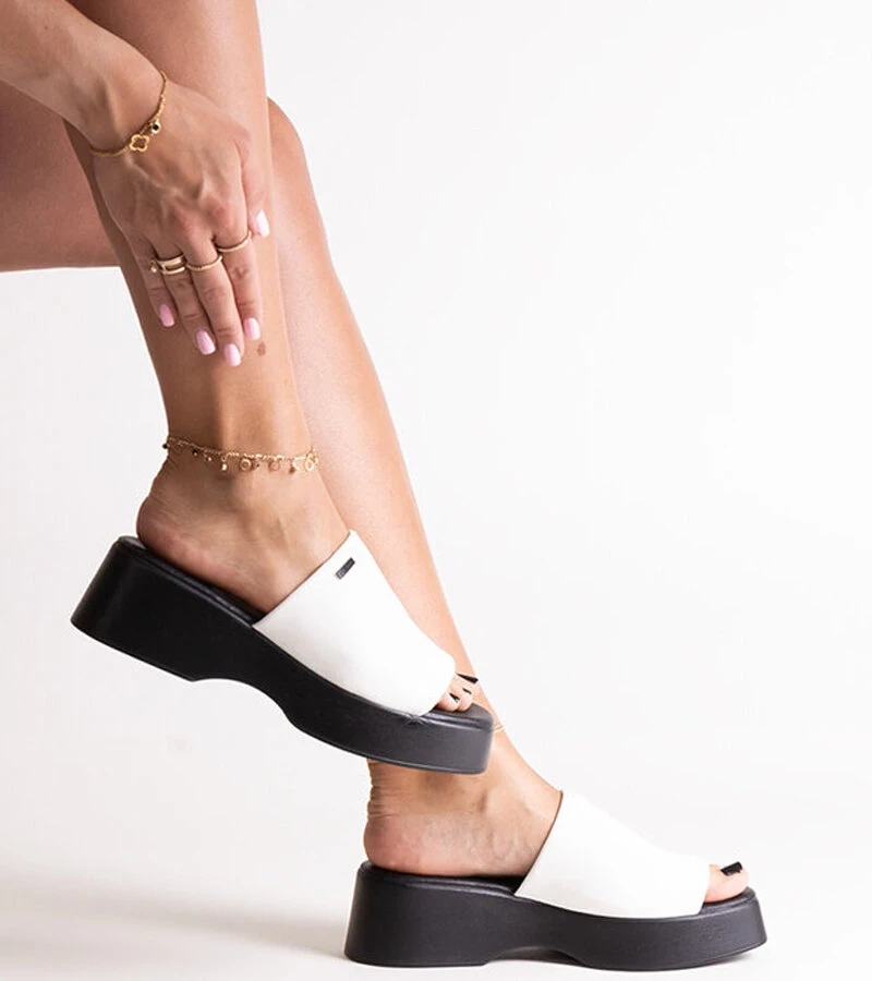 Bílé pantofle na platformě Big Star NN274022