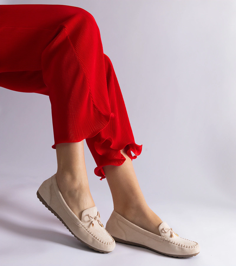 Béžové semišové mokasíny s mašlí Treja