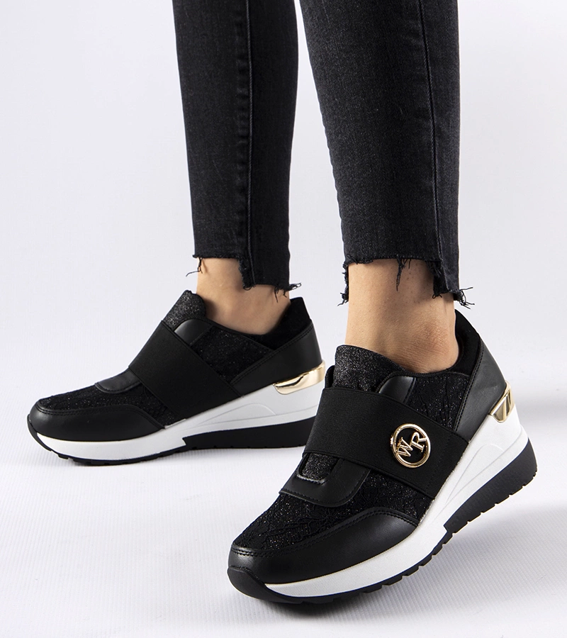 Černé nazouvací tenisky na klínku Salida