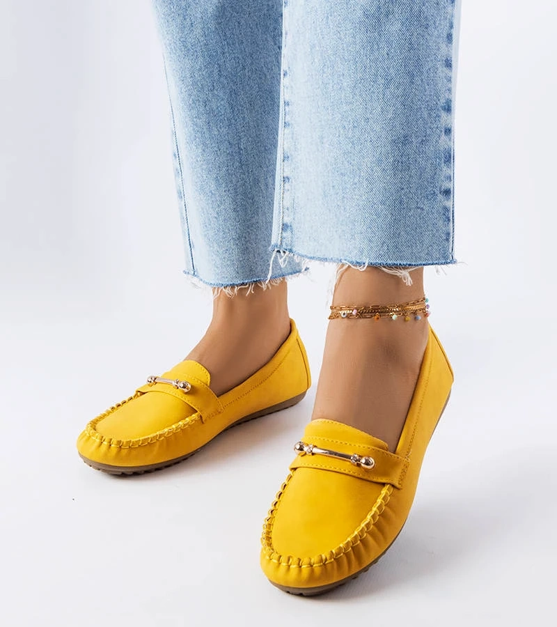 Žluté mokasíny s matným povrchem od společnosti Sorel