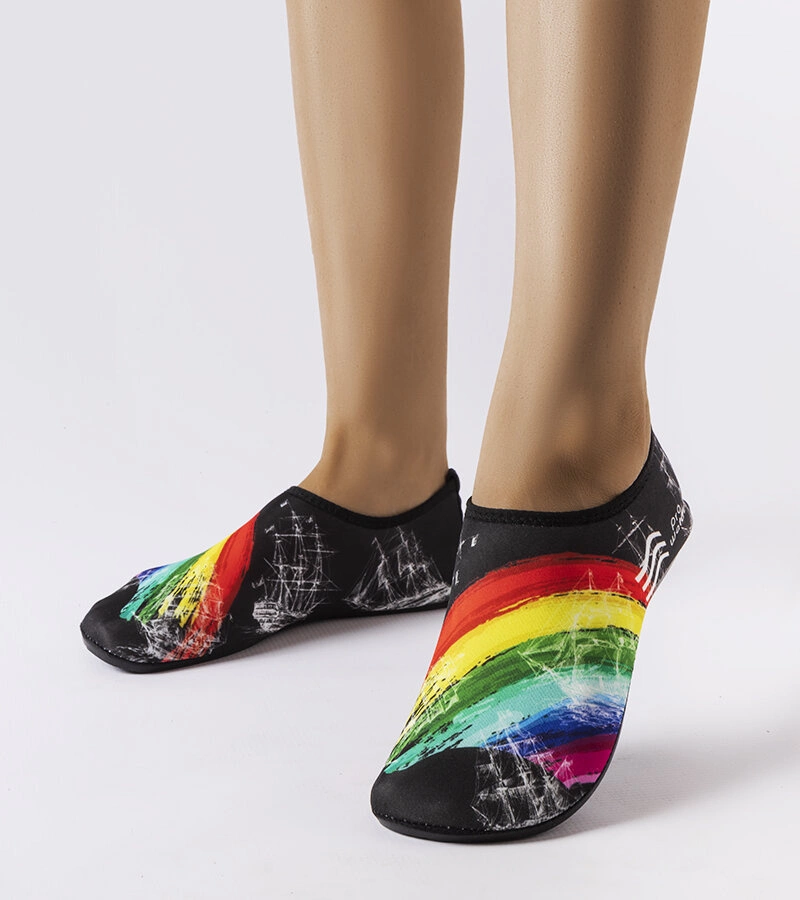 Černé boty do vody Krejz s barevným potiskem