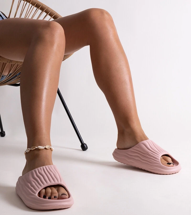 Růžové pantofle s řasením Miniya