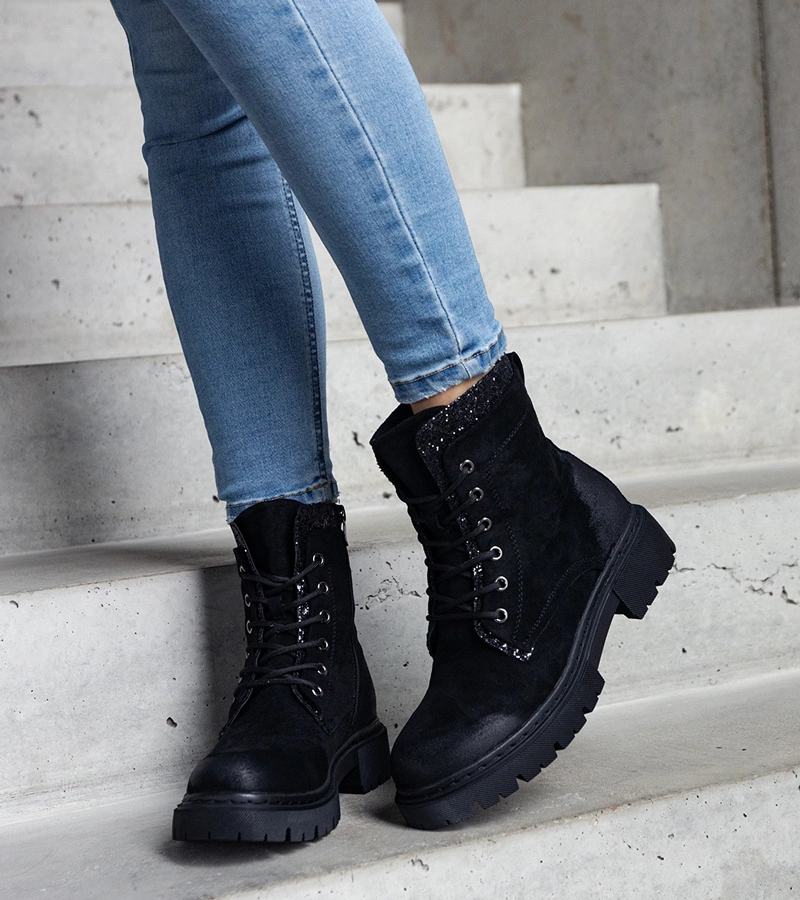 Černé botky s lesklými vložkami Prairie