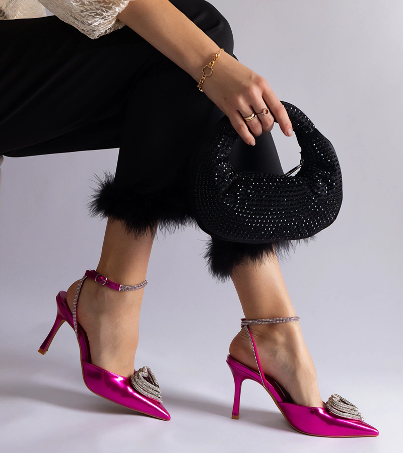 Růžové lodičky s otevřenou patou zdobené kamínky Isoda