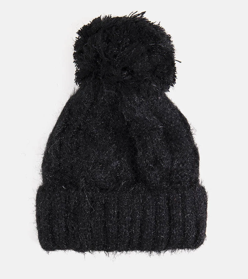 Černá čepice s bambulí Karloti