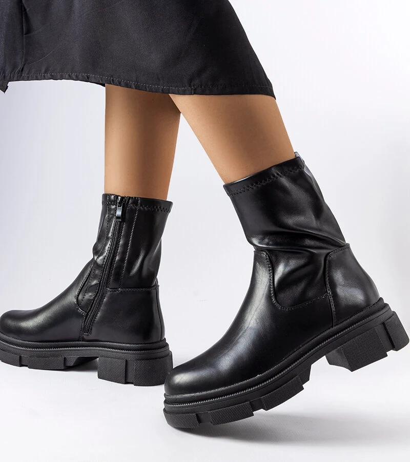 Černé zateplené boty Helvi