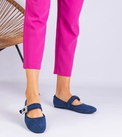 Námořnická modrá