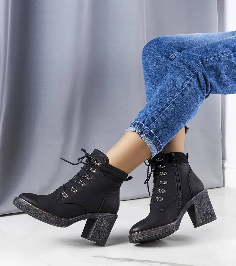 Černé boty na jehlovém podpatku Zev