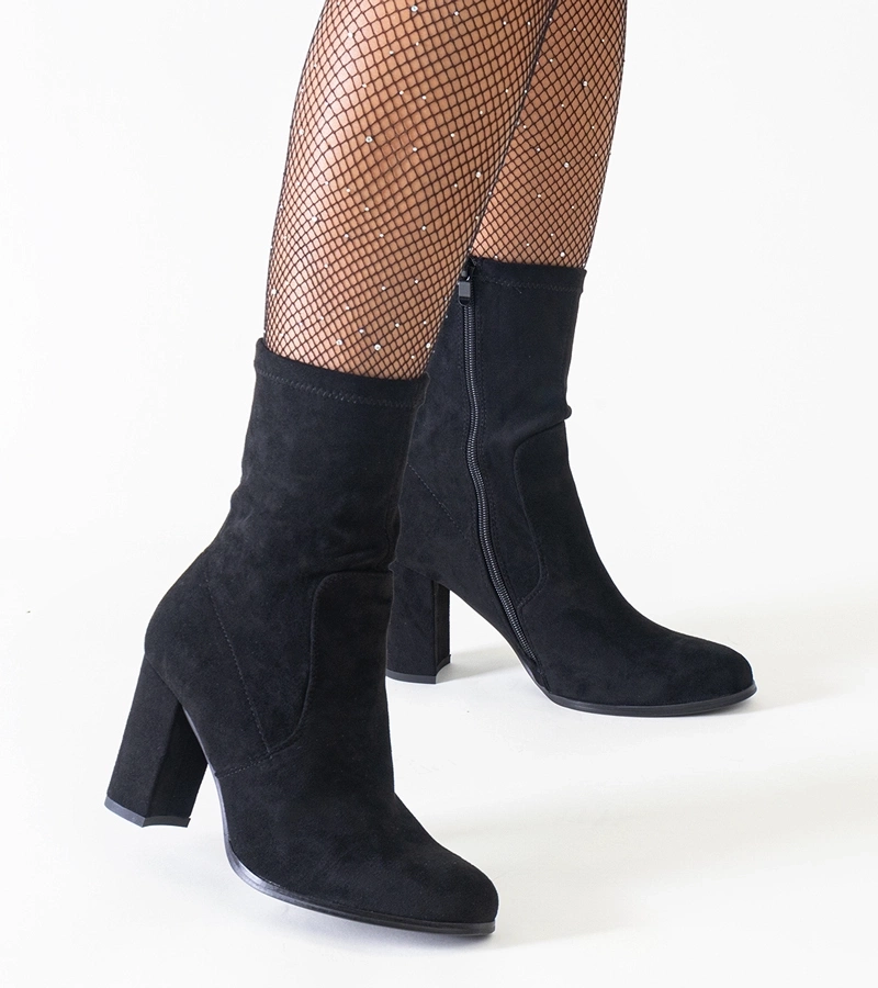 Černé úzké boty na vysokém podpatku z eko semiše Haner.