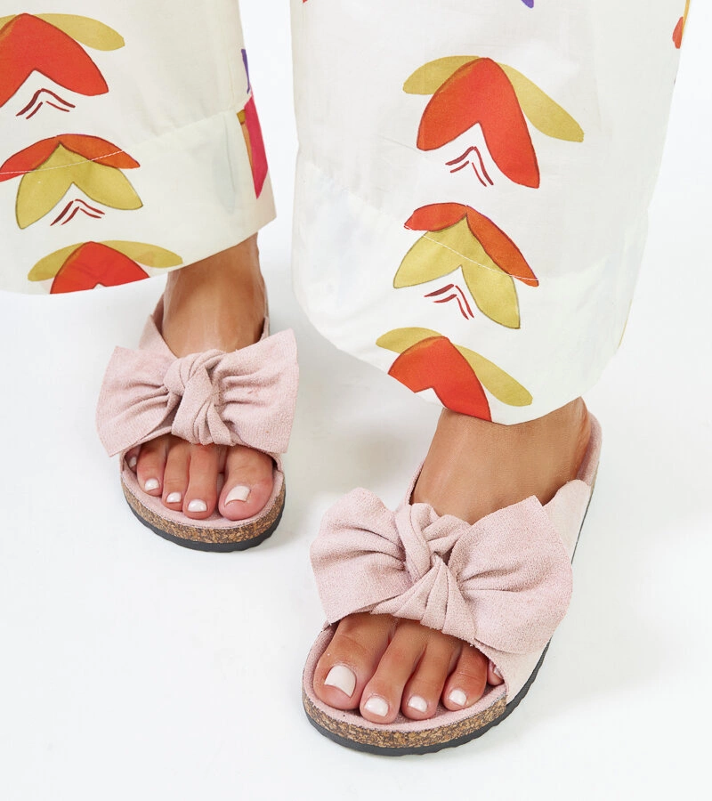 Světle růžové pantofle na korkové podrážce Aamu