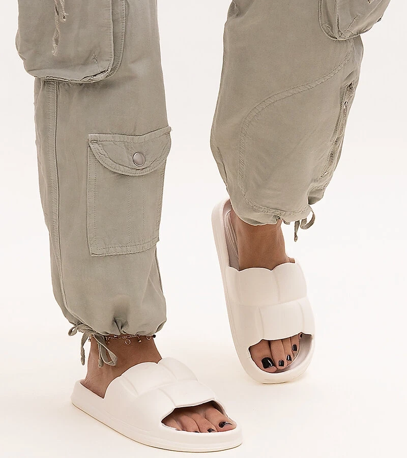 Bílé pěnové pantofle Diamanda