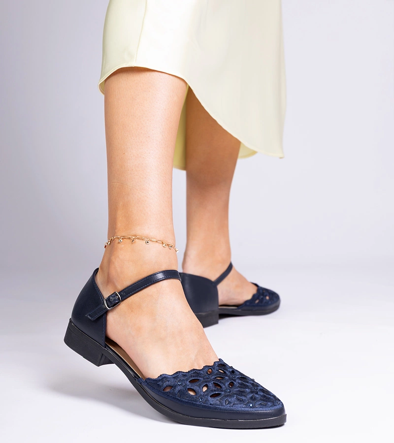 Tmavě modré děrované sandály s kamínky Kalsy