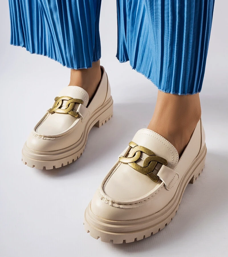 Bežové mokasíny zdobené sponkou Schlanders