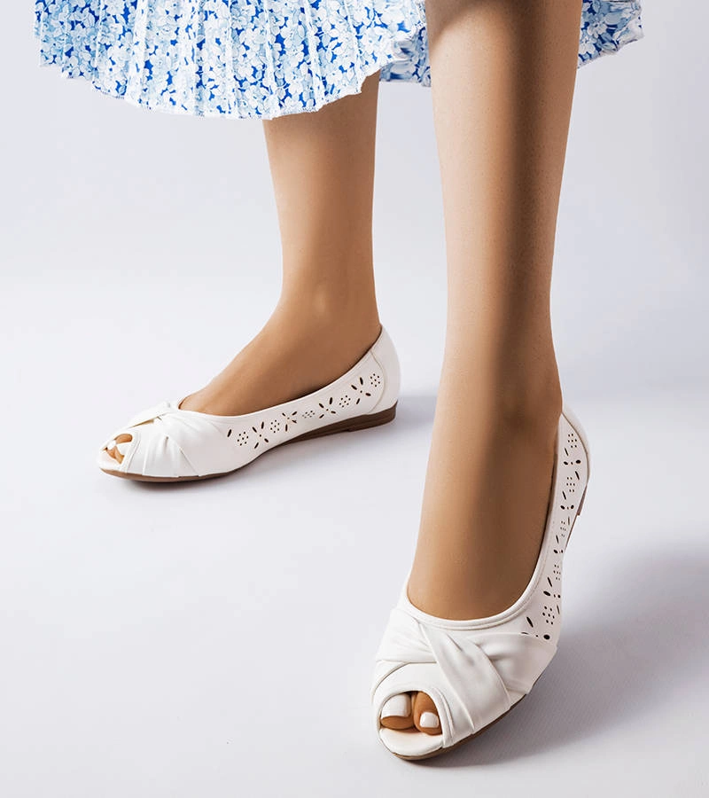 Bílé ažurové baleríny s otevřenou špičkou Lafo