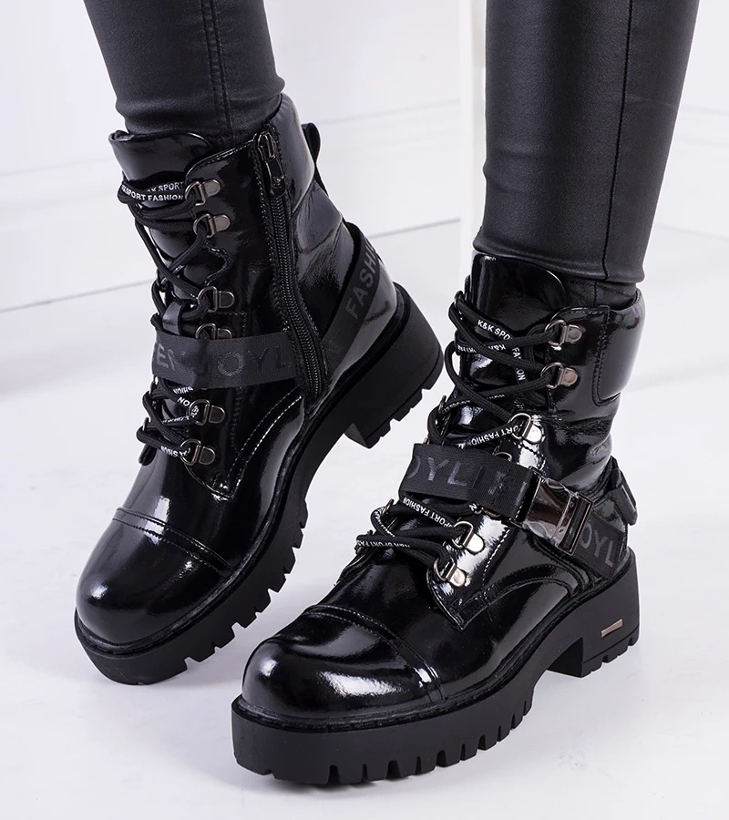 Černě lakované trappery Rutland