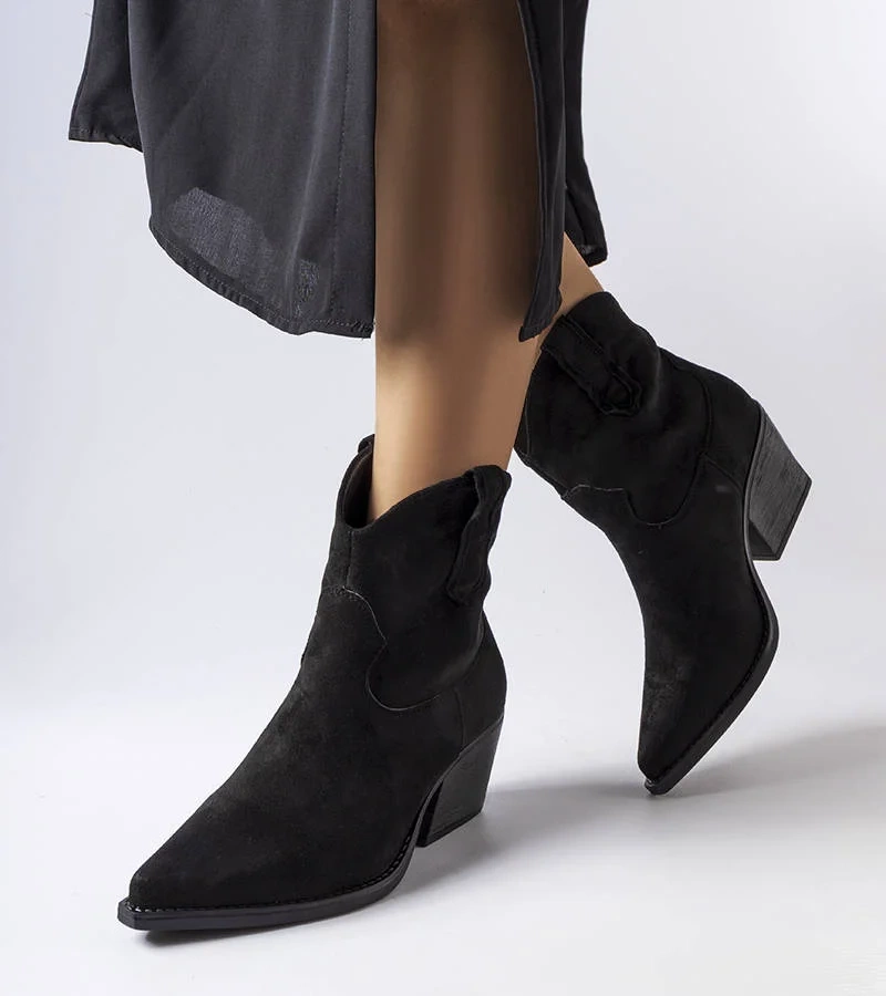 Černé kovbojky na podpatku Christi