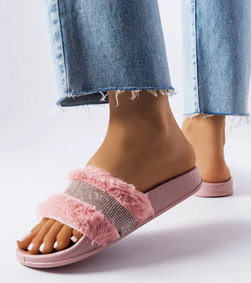 Růžové chlupaté žabky se zirkony Carrito