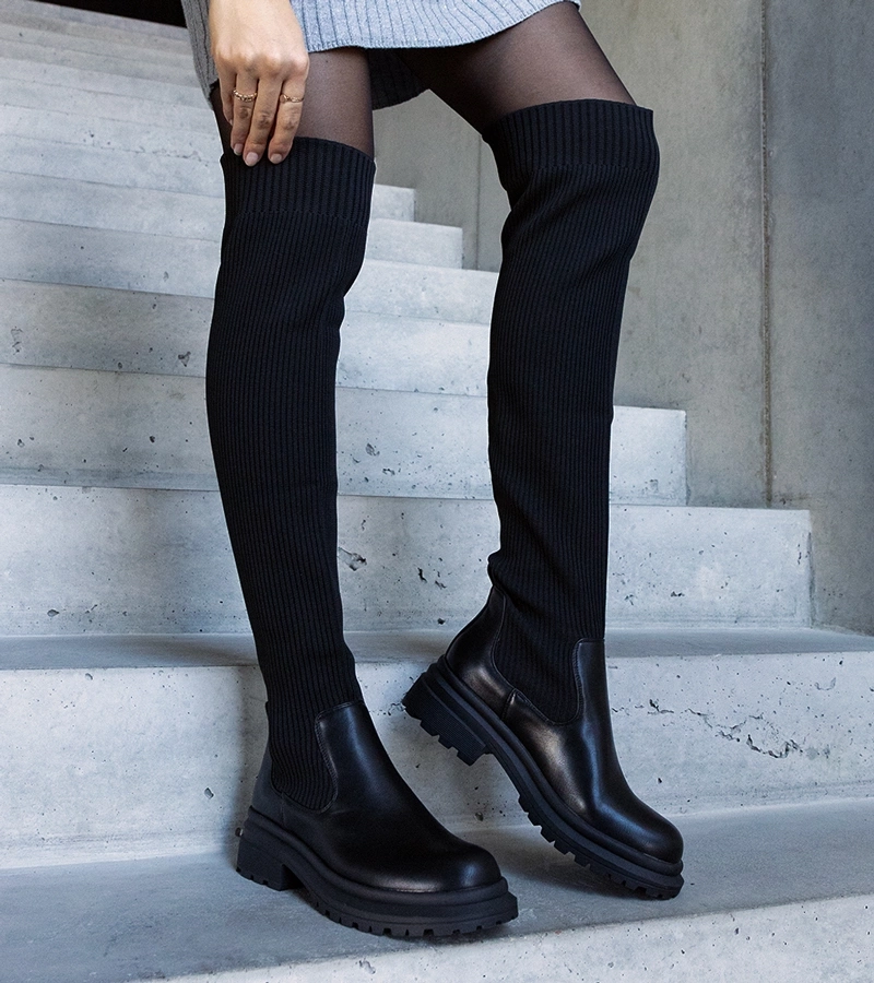 Cerné dlouhé kozačky s elastickým svrškem Lilca.